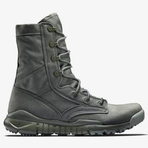 NWOT Nike special field boots in sage green
